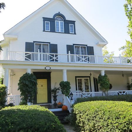 Lakewinds Country Manor Bed and Breakfast Niagara-on-the-Lake Exterior foto